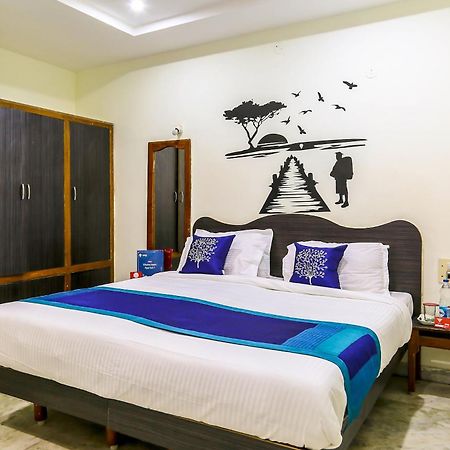 Collection O Poojith Residency Hotell Tirupati Exteriör bild